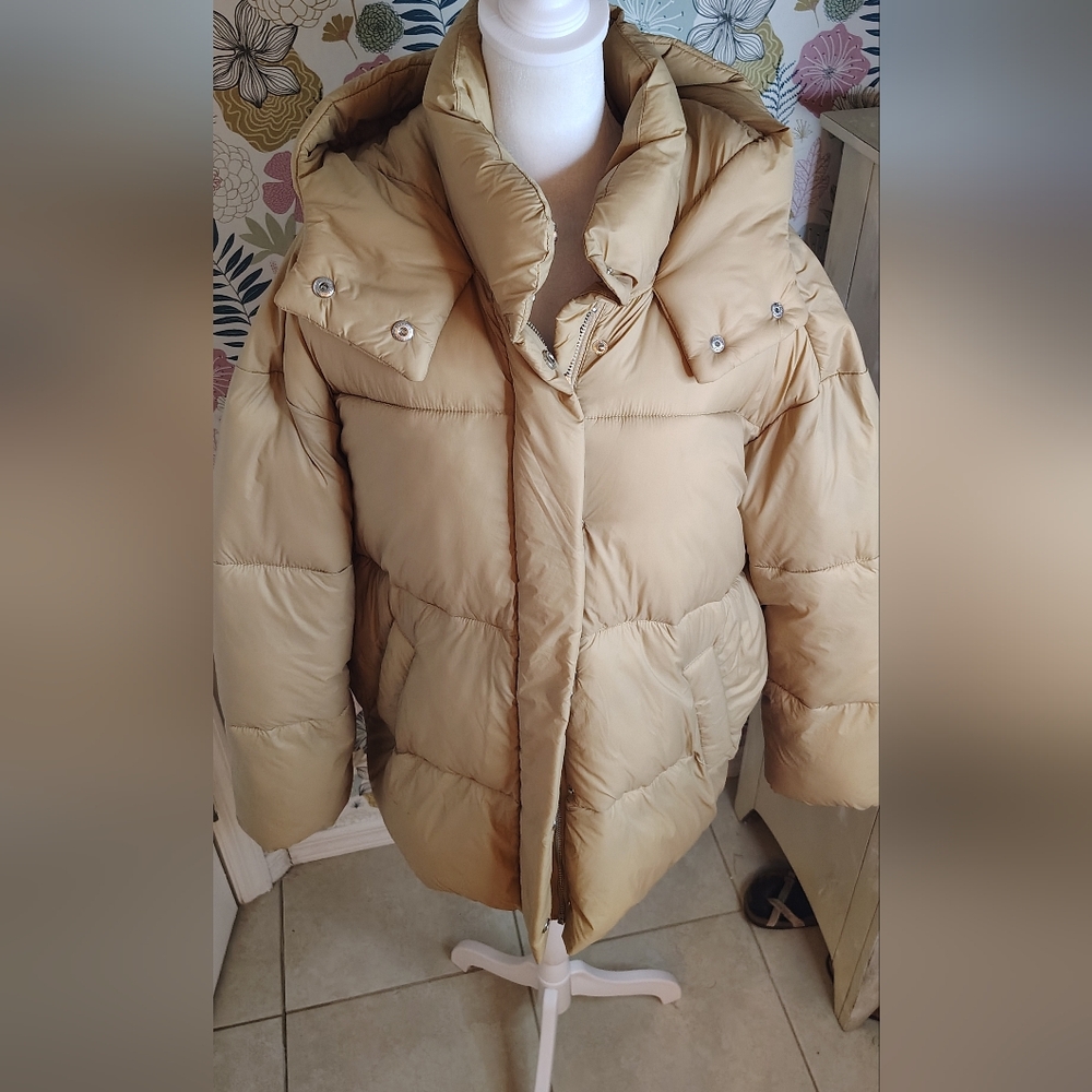 Abercrombie & Fitch Women's Beige Puffer Jacket - Picture 2 of 12
